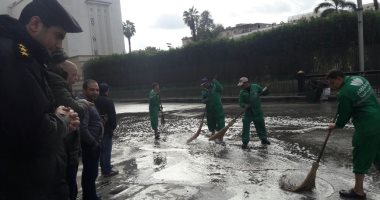صور.. الأمن وأحياء العاصمة يواجهون الأمطار فى كل المناطق بسيارات شفط المياه