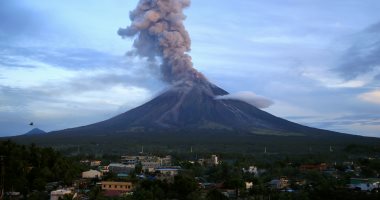 ثوران بركان "مايون" بالفلبين مجددا وفرار آلاف من السكان 