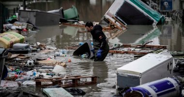 صور.. إجلاء المئات من سكان باريس بسبب فيضانات غمرت منازلهم