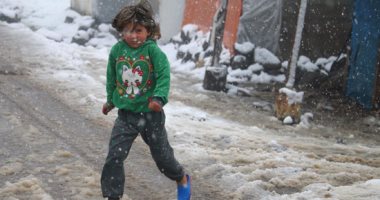 صور.. أطفال سوريا بين معاناة العواصف الثلجية ومأساة الحروب الدموية   