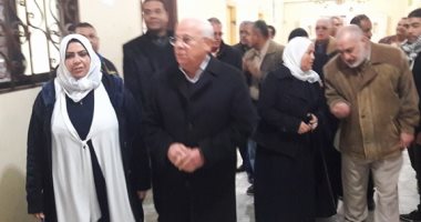 صور.. محافظ بورسعيد يطالب بحسن معاملة نزلاء مستشفى الصحة النفسية