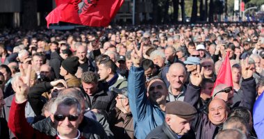 محتجون فى ألبانيا يحاولون اقتحام مبنى الحكومة