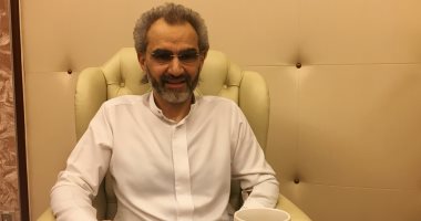 فيديو.. الأمير الوليد بن طلال يجوب بدراجته شوارع الرياض