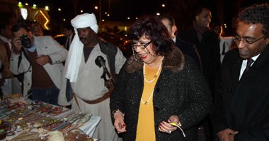 وزيرة الثقافة تشهد عروض حلايب وشلاتين بمعرض الكتاب