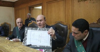 رفع جلسة محاكمة نائب محافظ الإسكندرية السابق و6 آخرين بقضية الرشوة للقرار (صور)