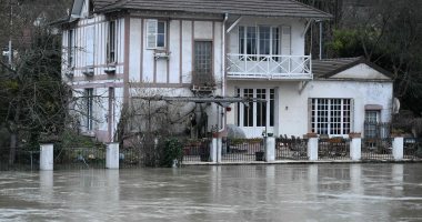 صور.. فيضانات تغرق شوارع باريس بعد ارتفاع منسوب نهر السين لمستوى قياسى