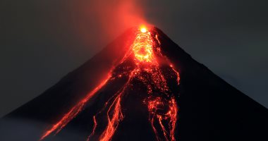 صور.. بركان "مايون" يثور مجددا وسط هلع السكان فى الفلبين
