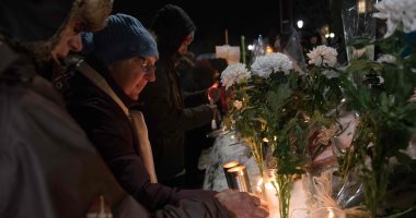 صور.. رئيس وزراء كندا يشارك بوقفة بالشموع تأبينا لضحايا اعتداء مسجد كيبيك