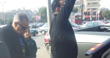 صور.. حرس المحكمة يخرج محمود الليثى والسبكى بعد مشادة مع محامية طليق بوسى