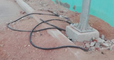 قارئ يستنكر انتشار الكابلات الكهربائية العارية بمدينة العاشر من رمضان