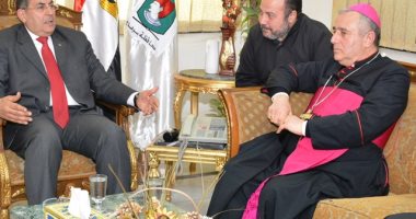 صور.. محافظ سوهاج يستقبل سفير دولة الفاتيكان فى مصر