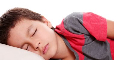 قبل موسم المدارس.. 6 طرق لمساعدتك على إيقاظ أطفالك فى الصباح بدون مشاكل