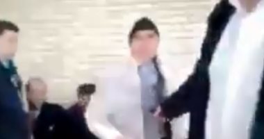 فيديو يتسبب فى إقالة مسئول إيرانى لتهديده صحفى بالاعتداء عليه أثناء عمله