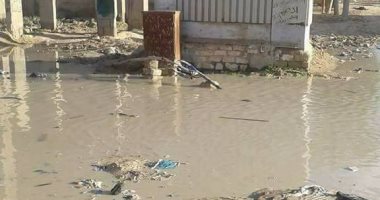 مياه الصرف تغرق شوارع منطقة عبد القادر الجديدة فى الإسكندرية.. صورة