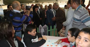 صور.. وزيرة الثقافة تتفقد مخيم قصور الثقافة للطفل بمعرض الكتاب