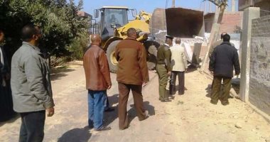 إزالة 15 حالة تعدى على الأراضى الزراعية بمدينة المنشاه بسوهاج