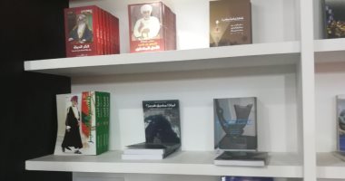 إقبال كبير على كتاب سلطنة وسلطان فى جناح سلطنة عمان بمعرض الكتاب