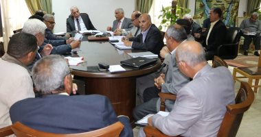 محافظ جنوب سيناء: عقد اجتماع اسبوعيًا لمتابعة تنفيذ المشروعات العالقة