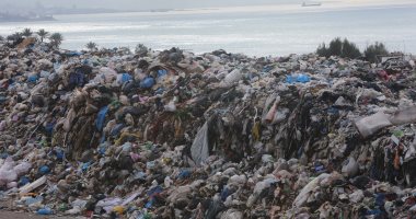 صور.. جبال النفايات تنتشر فى لبنان دون حل للأزمة 