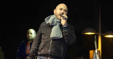 محمود العسيلى يتألق فى حفل بورتو كايرو مول بأجمل أغانيه