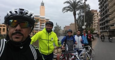 فيديو وصور .. أبطال السبع دراجات يواصلون مبادرة دعم الرئيس السيسى