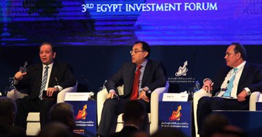 وزير الإسكان: مستثمرون عرب يرغبون فى العمل بمصر.. وخطة للطروحات فى مارس