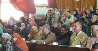 عميد علوم المنوفية يلتقى بالجهاز الإدارى للكلية ويكرم الطالب المثالى