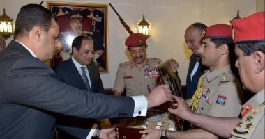 صور من زيارة الرئيس السيسي لمتحف قوات "السلطان" المسلحة بعمان
