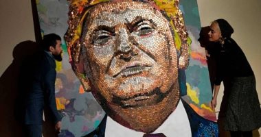 صور.. فنانان أوكرانيان يصممان صورة لـ"ترامب" باسم لوحة "وجه المال"