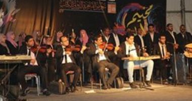 صور.. عروض المنيا للموسيقى العربية فى مخيم الفنون تجذب  جمهور معرض الكتاب