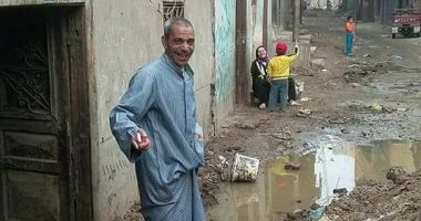 صور.. غرق شوارع قرية النخاس فى الشرقية والأهالى تستغيث