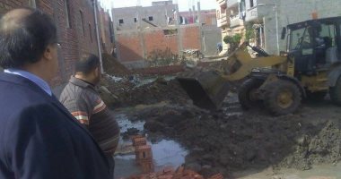 إزالة تعديات على أراضى زراعية بقرية الرياض فى دمياط