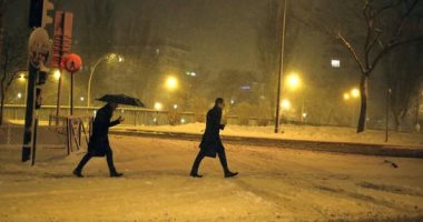سلطات فرنسا: إجلاء 1500 شخص بسبب الثلوج ونشر 3000 فرد أمن لاحتواء الأزمة
