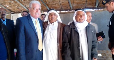 صور.. محافظ جنوب سيناء 10 آلاف جنيه لتوسيع مسجد السيل العلا بقرية الحصوة