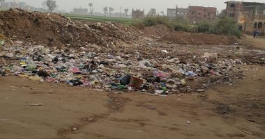 قارئ يشكو من انتشار القمامة داخل الكتلة السكنية فى قرية مجيريا بالمنوفية
