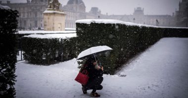 صور.. إلغاء 200 رحلة جوية فى باريس بسبب الثلوج والجليد