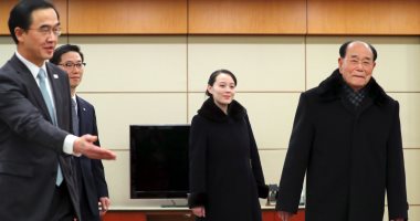 لقاء ومصافحة بين رئيس كوريا الشمالية الشرفى ونظيره الكورى الجنوبى