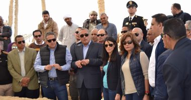 وزيرا الآثار والسياحة يتفقدان مشروع عيون موسى بطريق السويس - جنوب سيناء