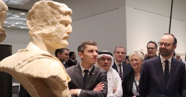 صور.. رئيس الوزراء الفرنسى يزور متحف اللوفر أبوظبى