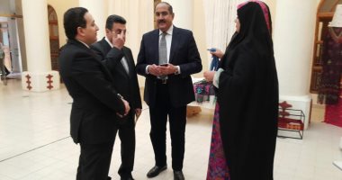 السفير المصرى يفتتح معرض التضامن للحرف التراثية المصرية فى الكويت