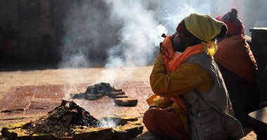 صور.. نيبال تستعد لمهرجان تطهير الخطايا بتدخين الماريجوانا