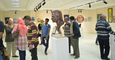 صور.. افتتاح معرض الأقصر عاصمة الثقافة العربية بعرض 77 عملاً فنيًا