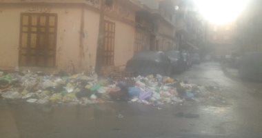 اضبط مخالفة ..شكوى  سكان شارع العبور بدمياط من تراكم القمامة 3 أيام