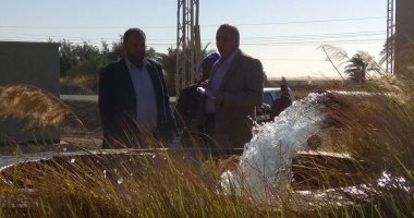 صور.. وكيل وزارة الرى بالوادى الجديد يتفقد عدد من آبار الرى بمركز باريس