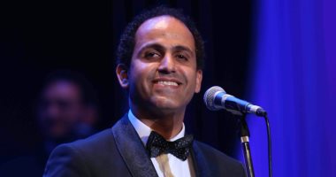 ياسر سليمان يبدأ حفلة دار الأوبرا المصرية بأغنية "يا حلو نادينى"   