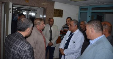 محافظ الإسماعيلية فى زيارة مفاجئة للمستشفى العام ليلا 
