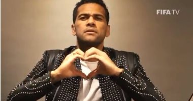 الفيفا يهنئ متابعيه بعيد الحب بفيديو طريف للنجم البرازيلى دانى ألفيس