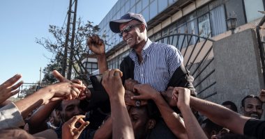 "الفرنسية" تنشر صور فرحة الإثيوبيين فى الشوارع عقب الإفراج عن بعض السياسيين