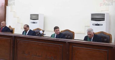 تأجيل إعادة محاكمة مرسى و28 آخرين بقضية "اقتحام الحدود الشرقية" لـ 19 أغسطس