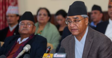 صور.. رئيس وزراء نيبال يقدم كشف حساب قبل تقديم استقالته للرئيس